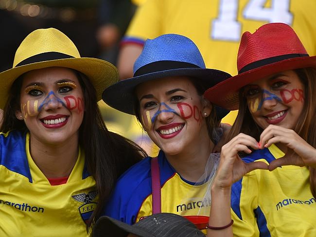 Sexy-girls-Ecuador-Soccer-Fans